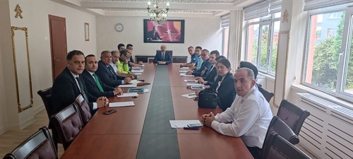Kaymakamımız Sayın Süleyman ARAT başkanlığında ‘2023-2024 Eğitim-Öğretim Yılında Alınacak Asayiş/Trafik Tedbirleri Toplantısı' gerçekleştirildi.